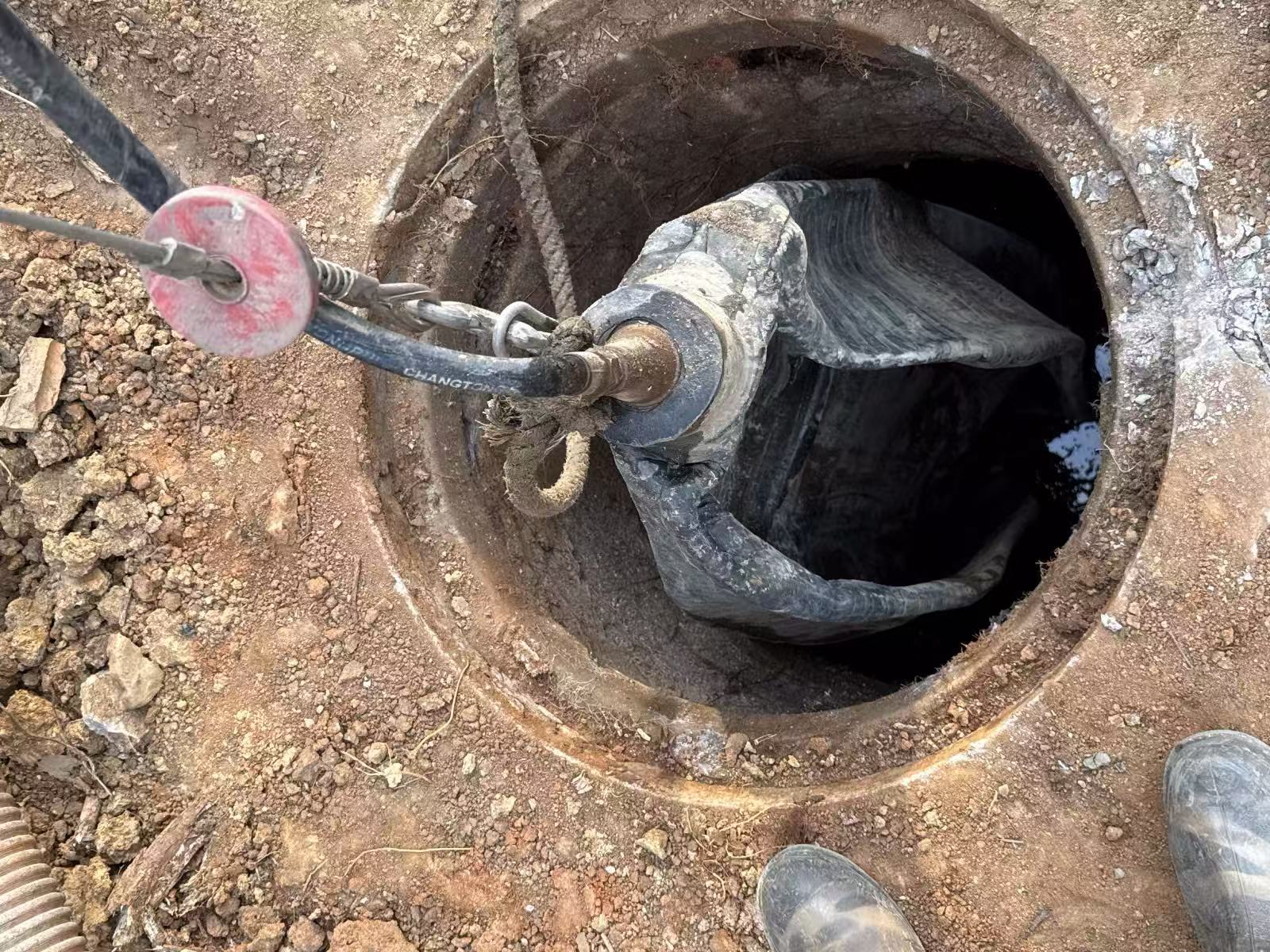 管道高压气囊封堵 施工中.jpg