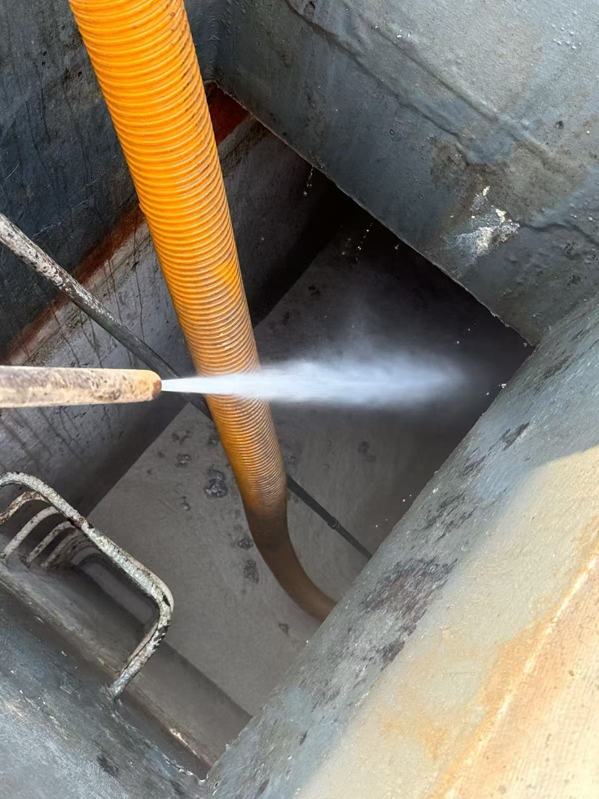 污水池清理 (3).jpg